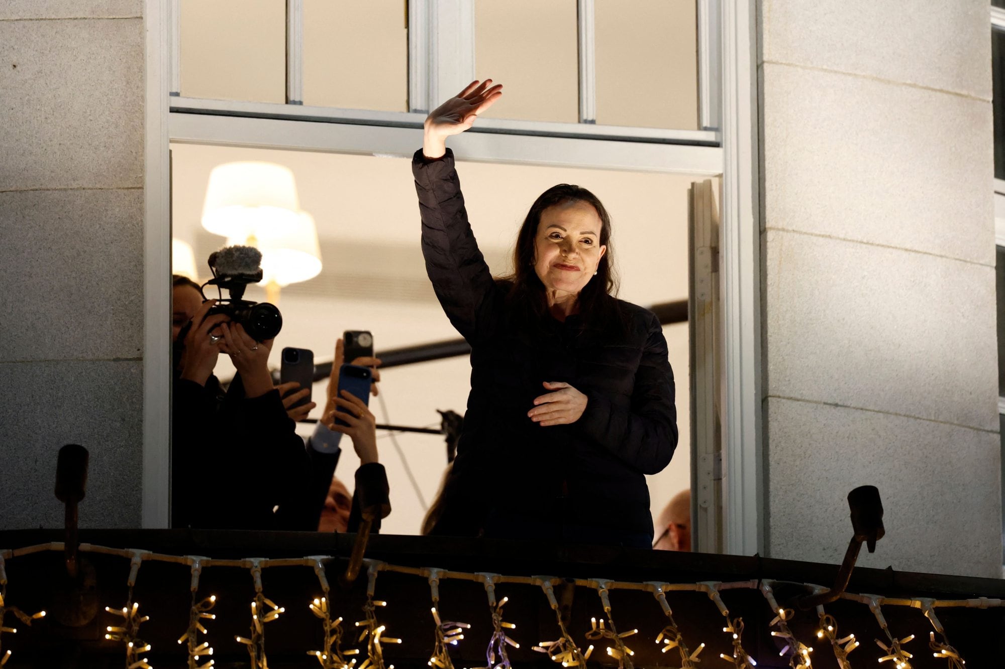 María Corina Machado saludó a sus seguidores desde el Grand Hotel de Oslo