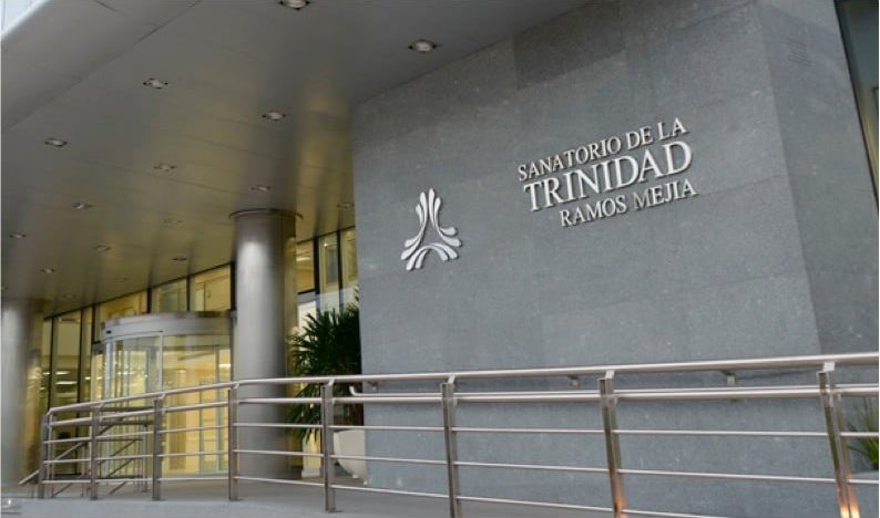 “Estaba mirando al cielo y se desplomó”: el dramático relato de la familia de la nena baleada en Morón