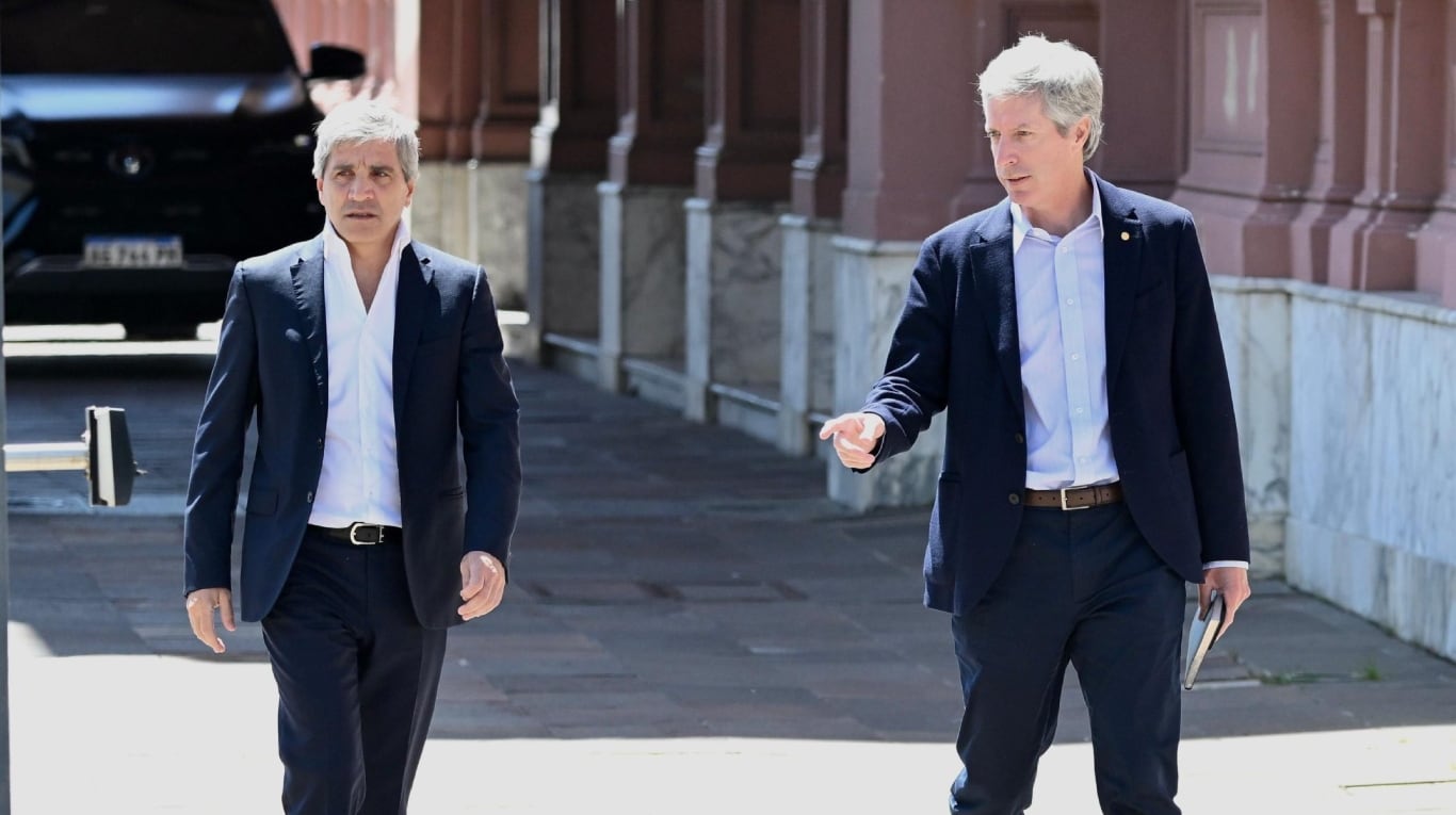 El BCRA anunció que las bandas de flotación del dólar se actualizarán por la inflación mensual desde enero. (Foto: NA)