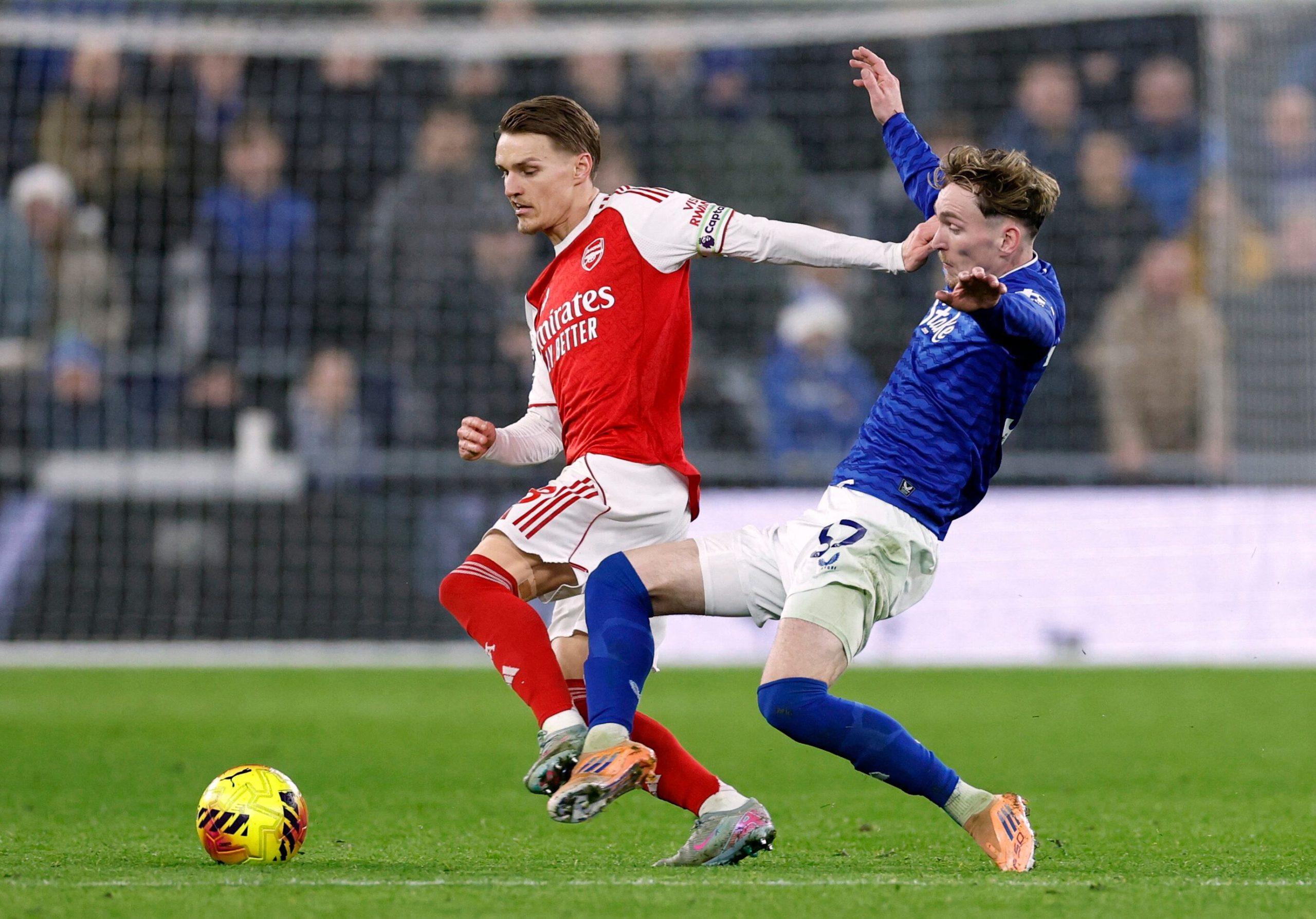 Everton vs Arsenal por la fecha 17 de la Premier League del 2025.