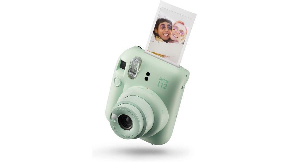 Cámara Instax de color verde menta.