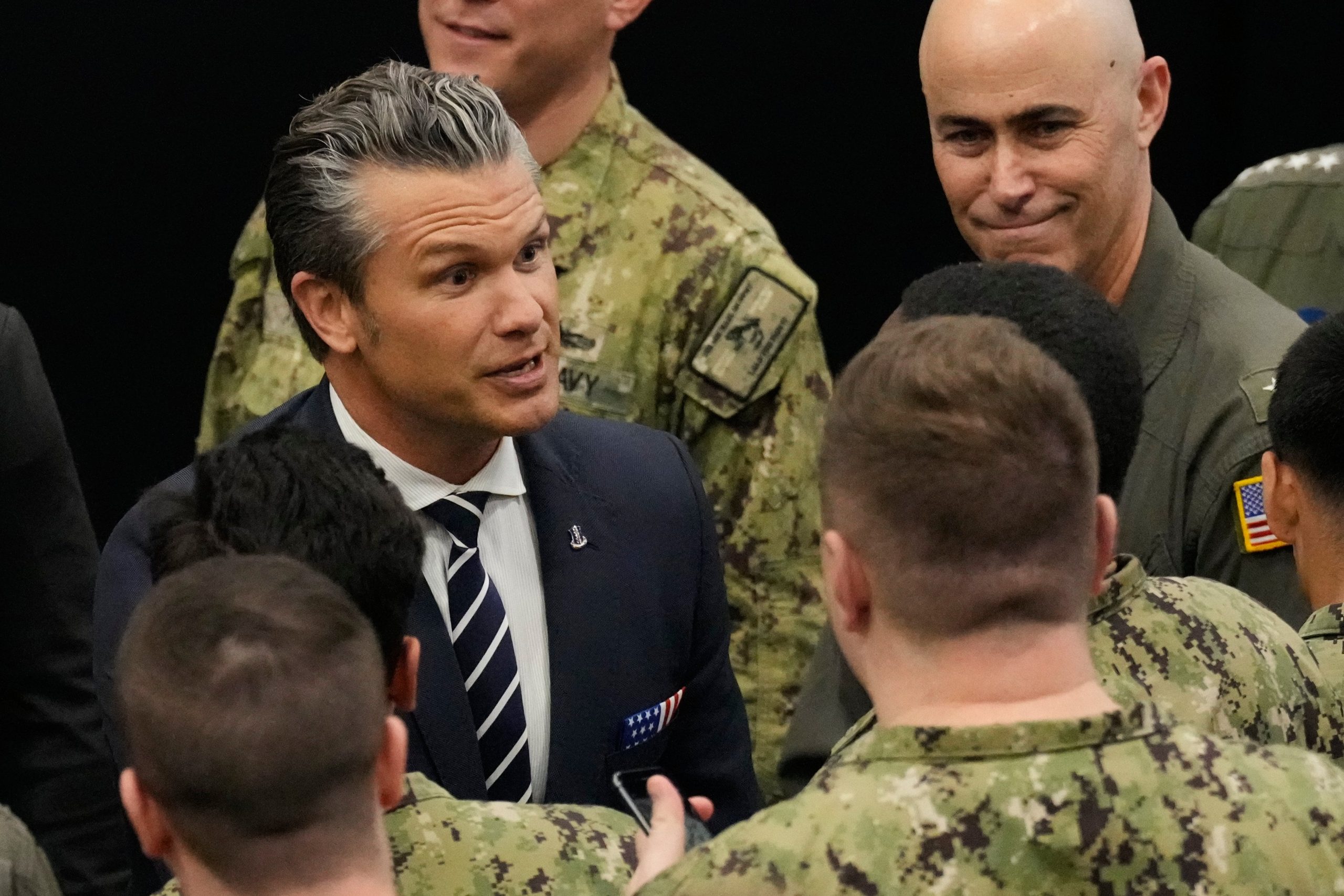 El secretario de Defensa de Estados Unidos, Pete Hegseth, en la base naval de Yokosuka de la Marina de EE.UU., en Yokosuka, al sur de Tokio, el 28 de octubre de 2025