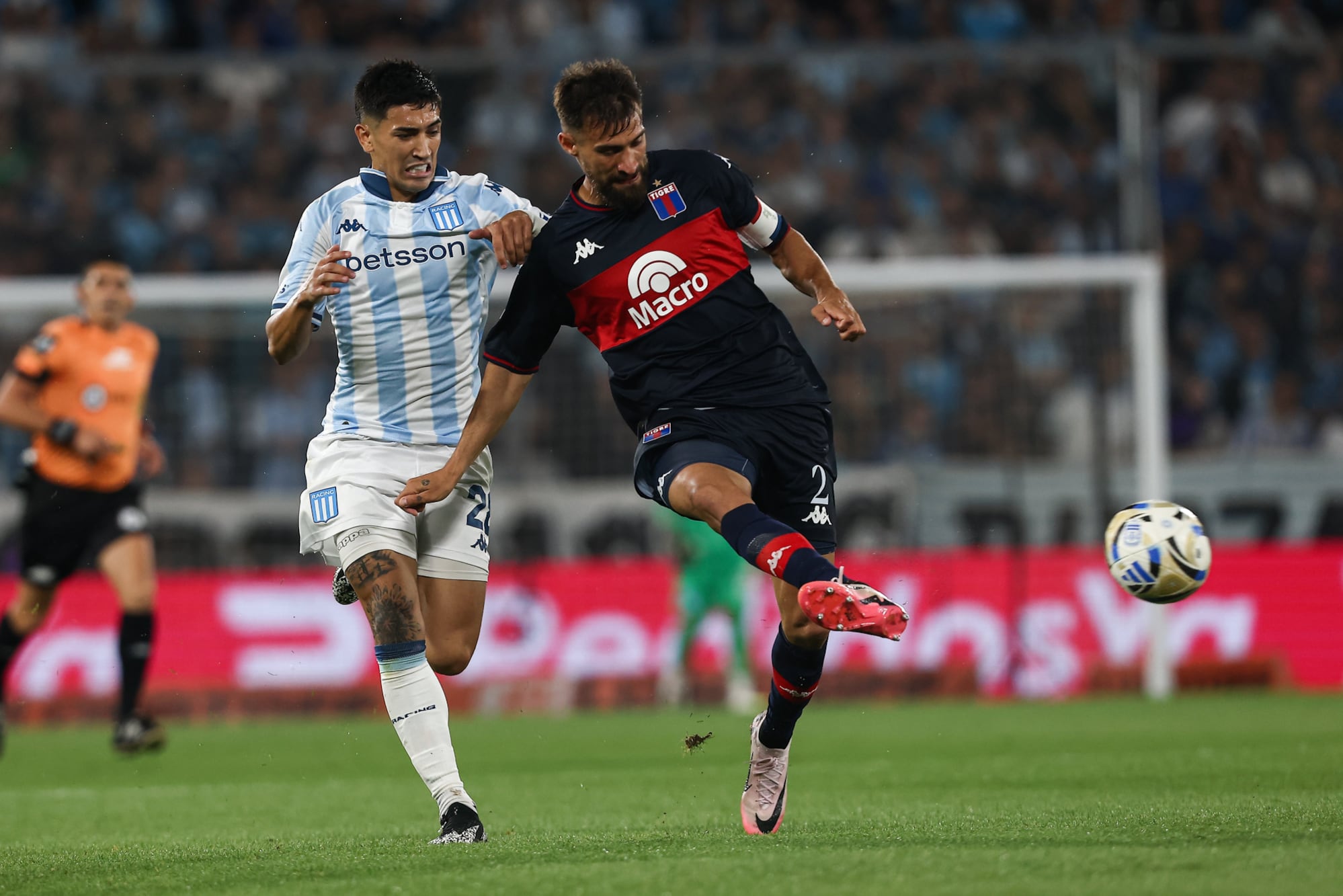 Santiago Solari presiona a Laso