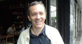 Fue vendedor ambulante, jugó al fútbol en Europa y fundó un club para sacar de la calle a cientos de chicos: “Irme de mi casa me salvó la vida”