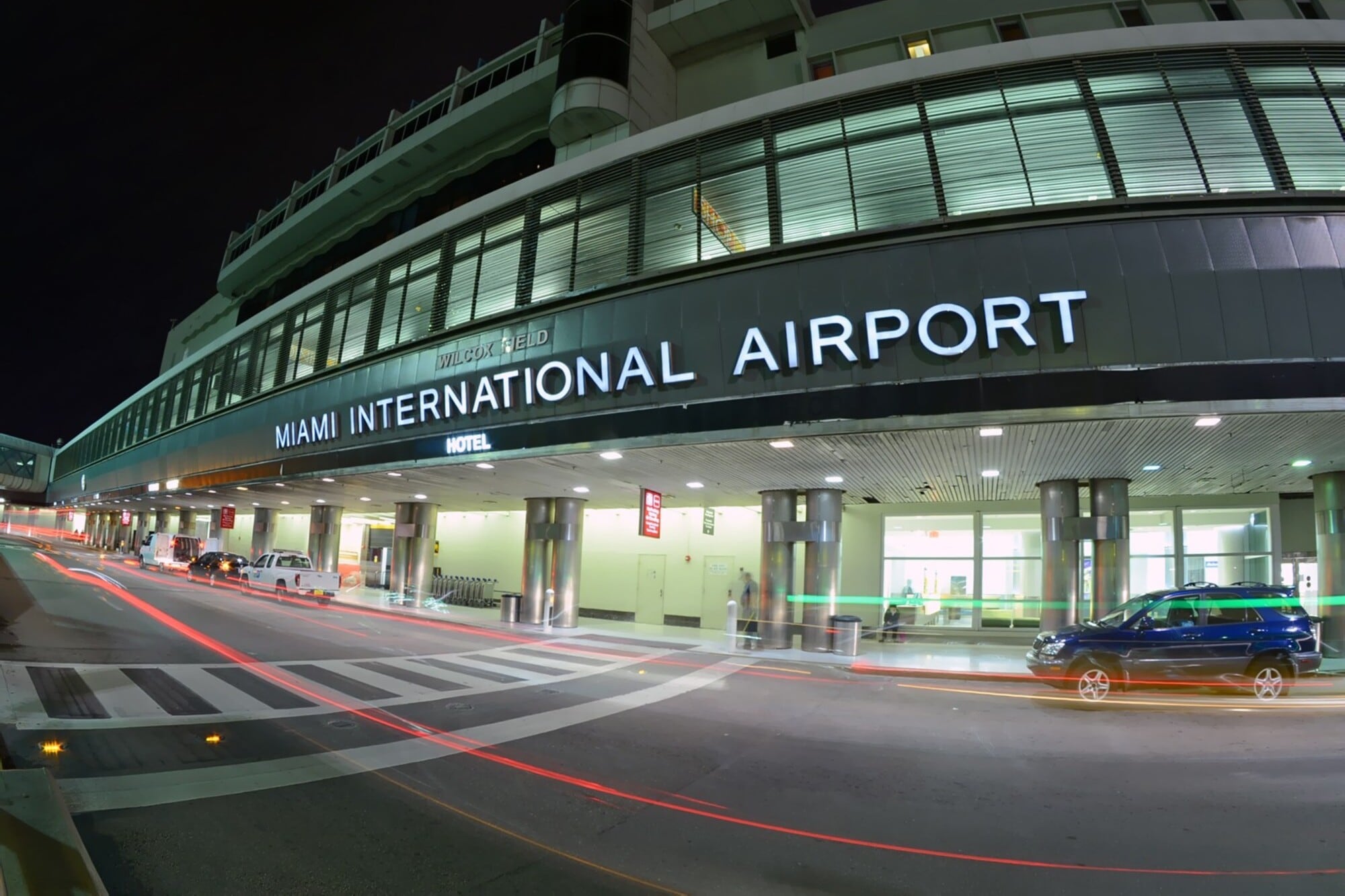 El Aeropuerto Internacional de Miami presentó grandes demandas y demoras antes de Navidad