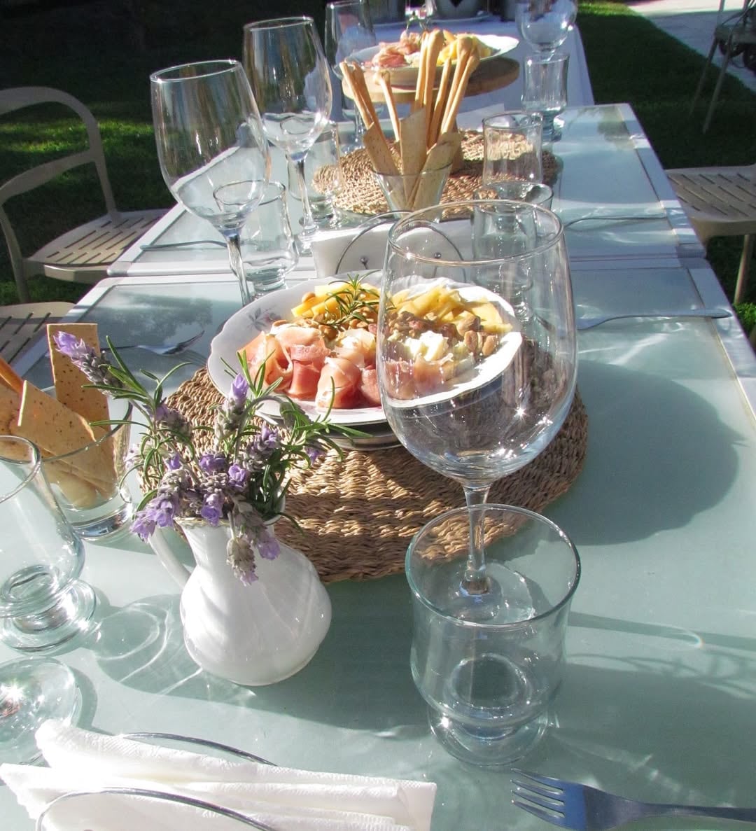 La novia y sus amigas disfrutaron de una picada (Foto: Instagram/@rrociopardo)