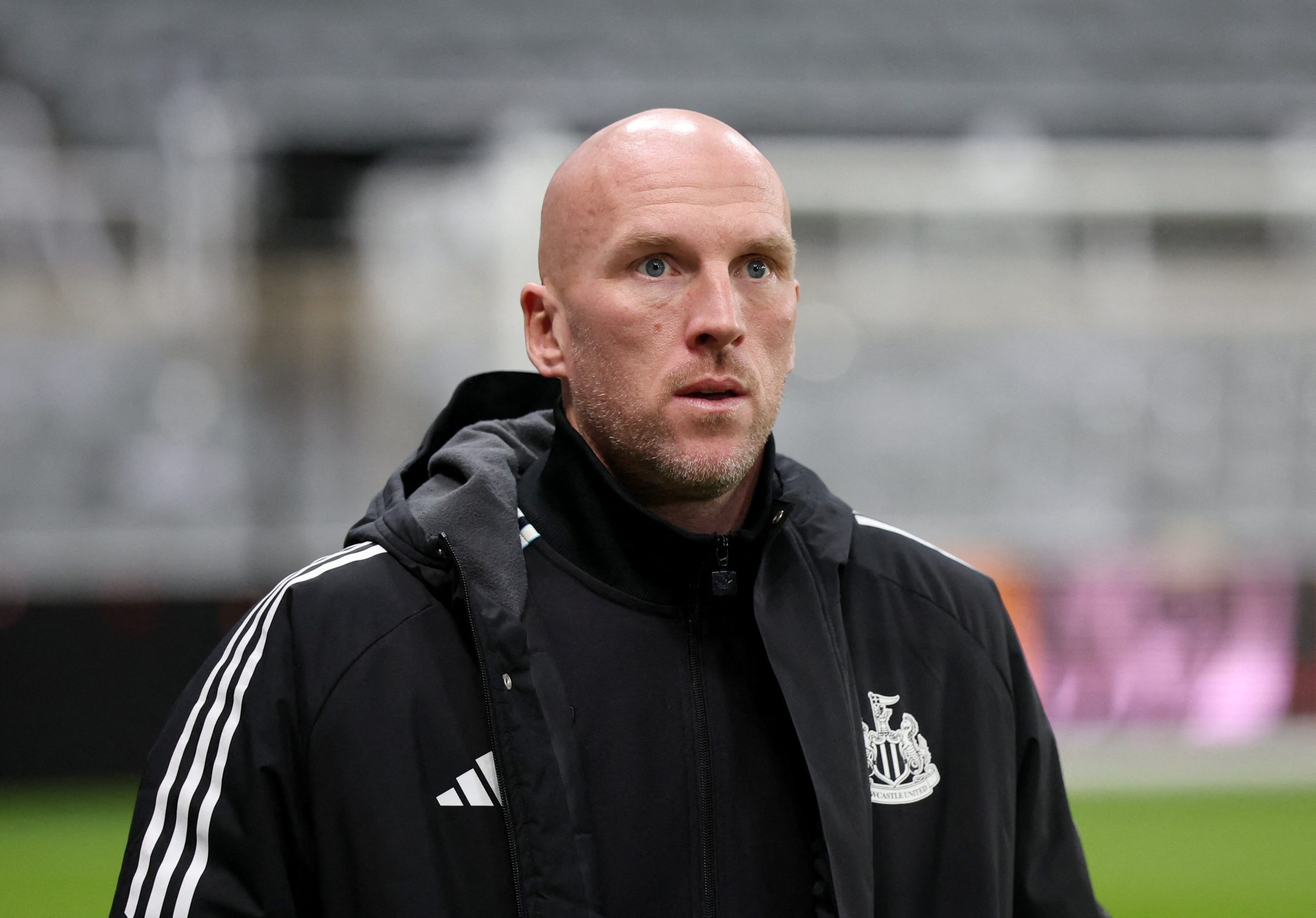 Newcastle vs Tottenham por la fecha 14 de la Premier League del 2025.