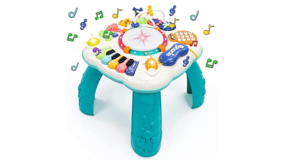 Mesa infantil musical con patas antideslizantes.