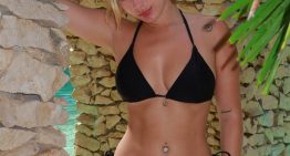 Lola, la hermana menor de Julieta Poggio, eligió una microbikini total black para lucir en México