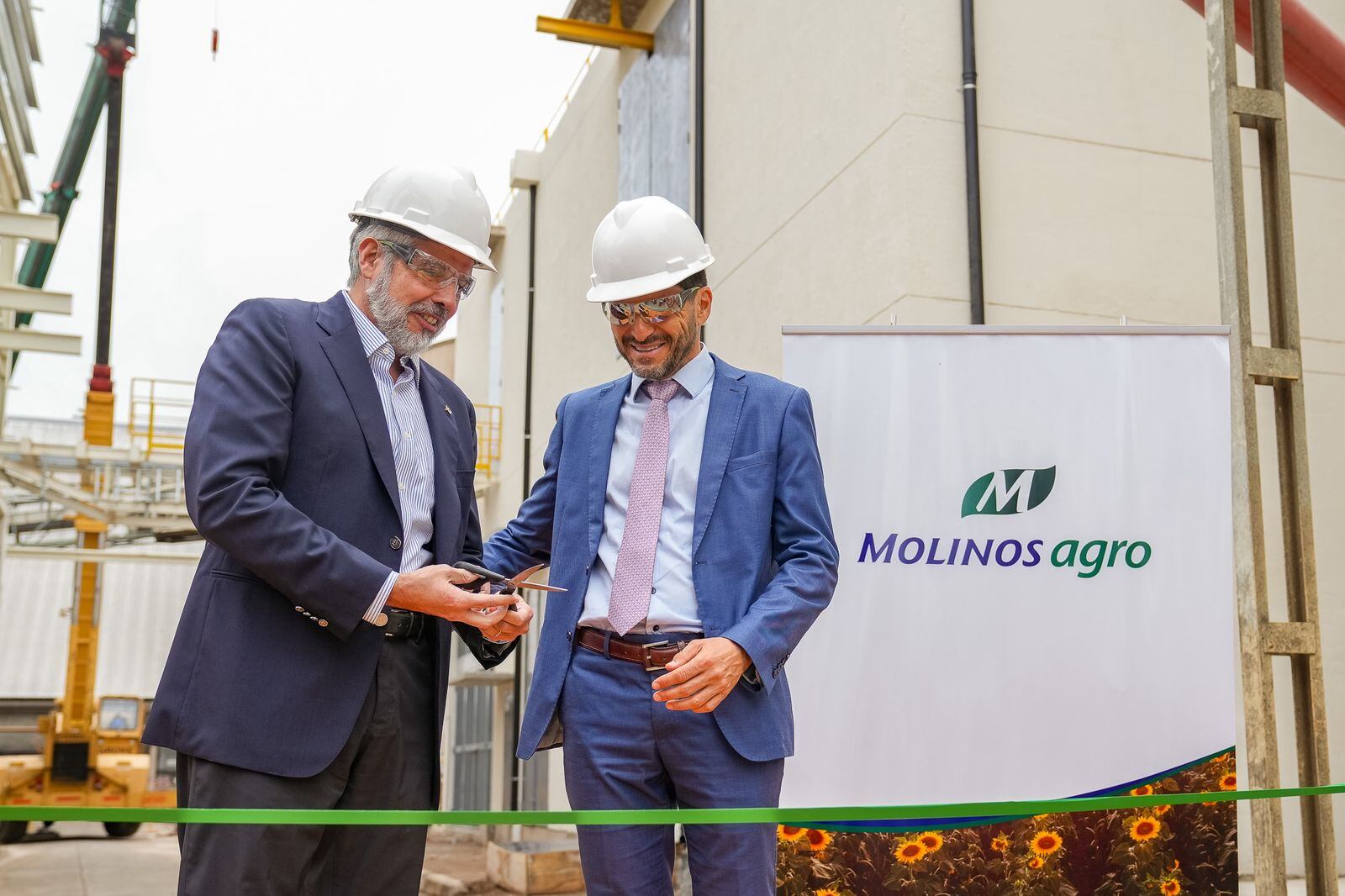 El presidente de Molinos Agro, Luis Pérez Companc, y el gobernador de Santa Fe, Maximiliano Pullaro. (Foto: Molinos Agro).