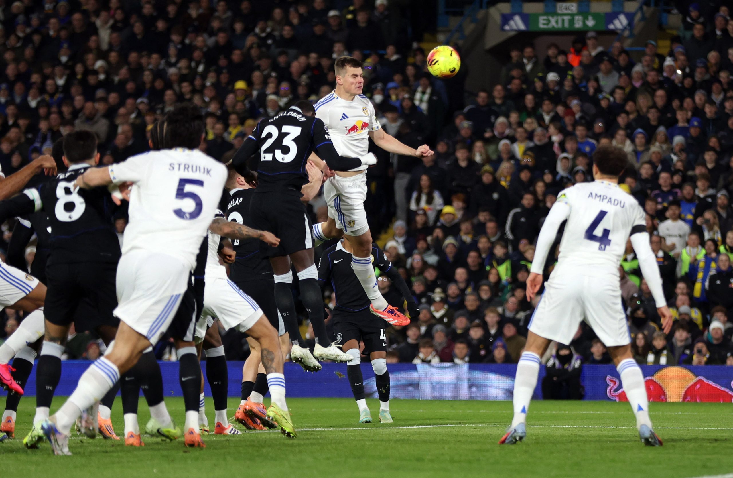 Leeds vs Chelsea por la fecha 14 de la Premier League del 2025.