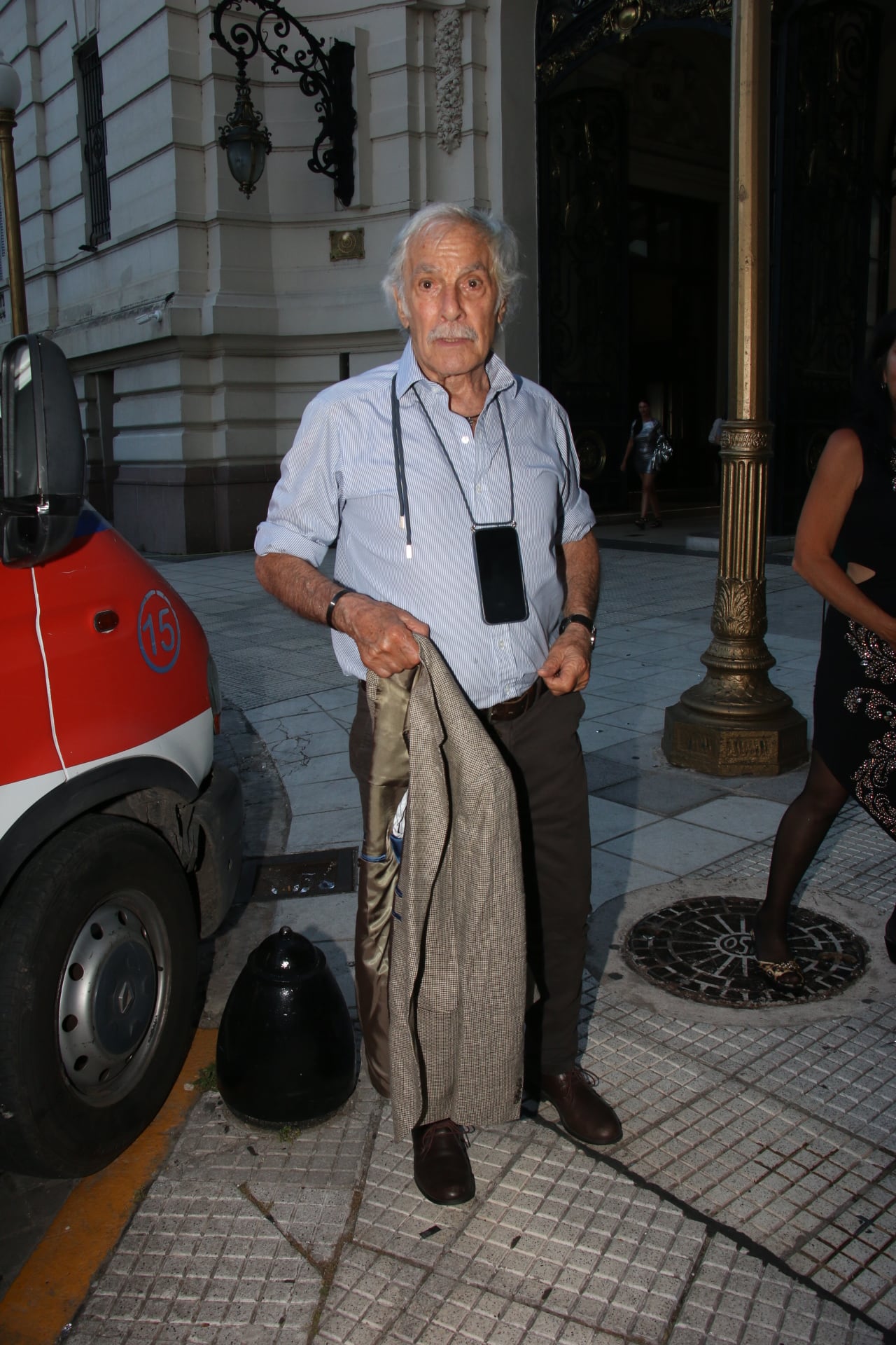 Pato Galmarini estuvo presente en el rodaje de la serie de su novia, Moria Casán. (Foto: Movilpress)