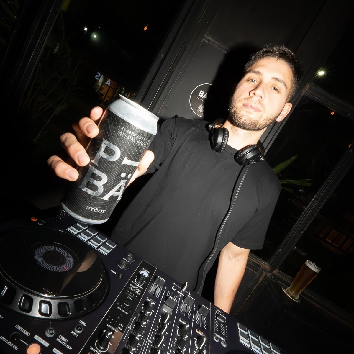 Otra de las ventajas del lugar es que cuenta con cerveza artesanal creada en su propia fábrica