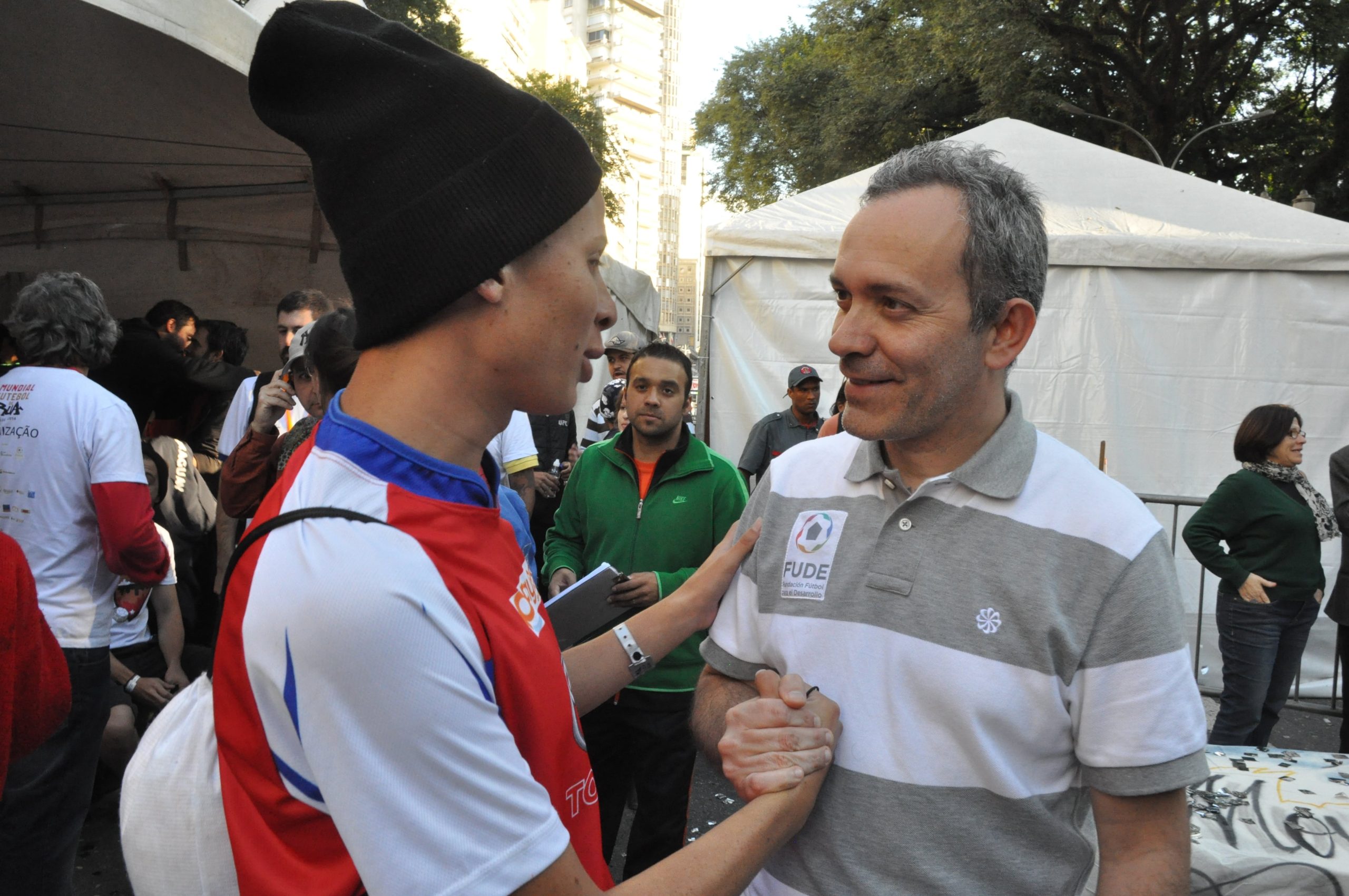 La historia de Fabián no es solo la de alguien que logró salir de la pobreza extrema: es la historia de alguien que, habiéndose salvado, decidió dedicar la vida a salvar a otros.