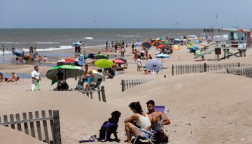 “Catarata de reservas”: el factor detrás del boom de arribos de último momento que empieza a registrar la costa