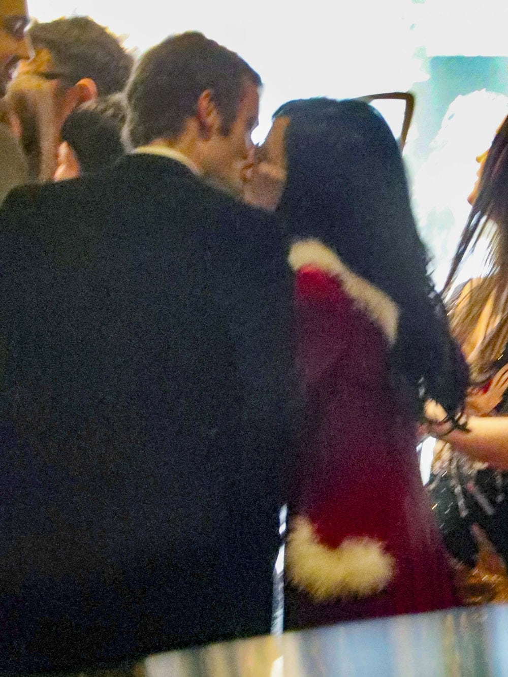 El beso que captaron los paparazzi y confirmaría que entre ellos hay algo más que una buena amistad