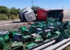 Un camión volcó en una ruta de Santa Fe y los vecinos se robaron los cajones de cerveza que llevaba