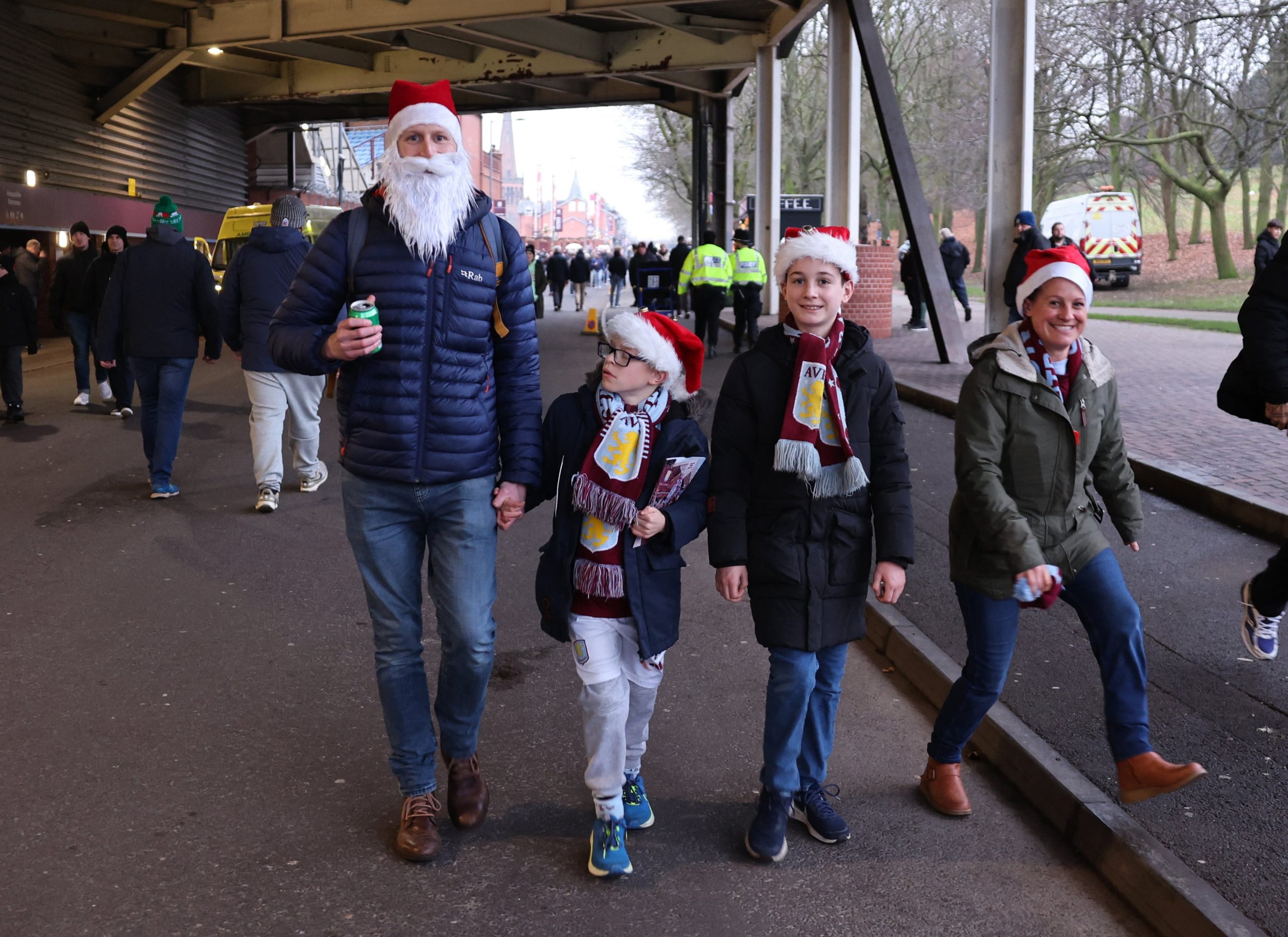 Aston Villa vs Man. United por la fecha 17 de la Premier League del 2025.