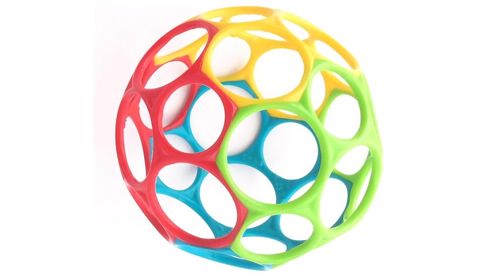 Pelota con 32 orificios de fácil agarre.