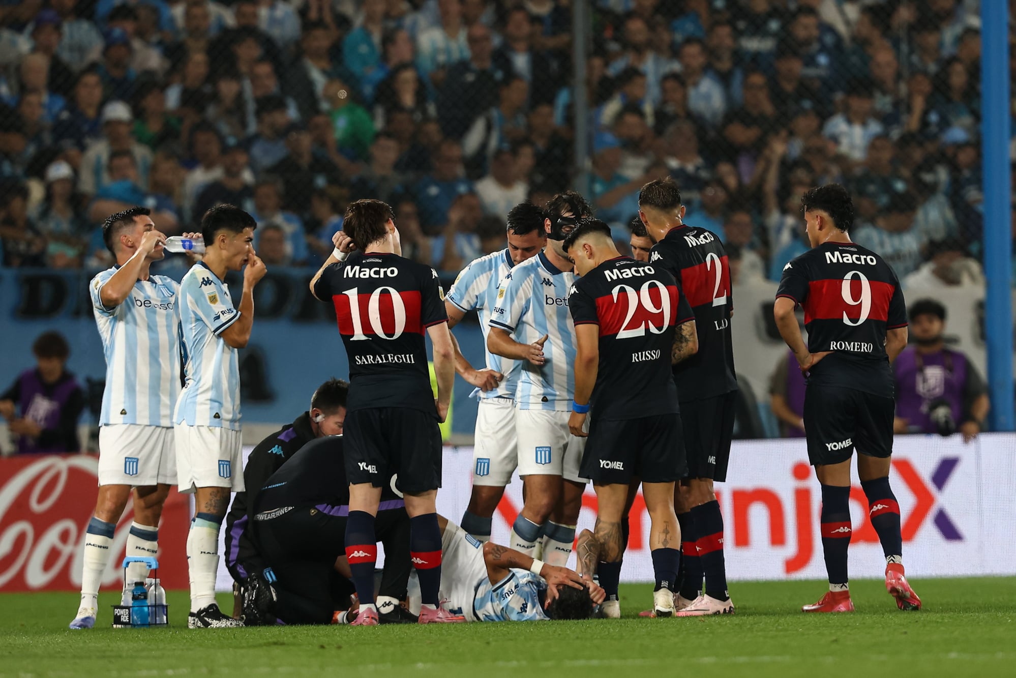 Mucha fricción y jugadores en el piso: así se jugó el primer tiempo en Avellaneda entre Racing y Tigre