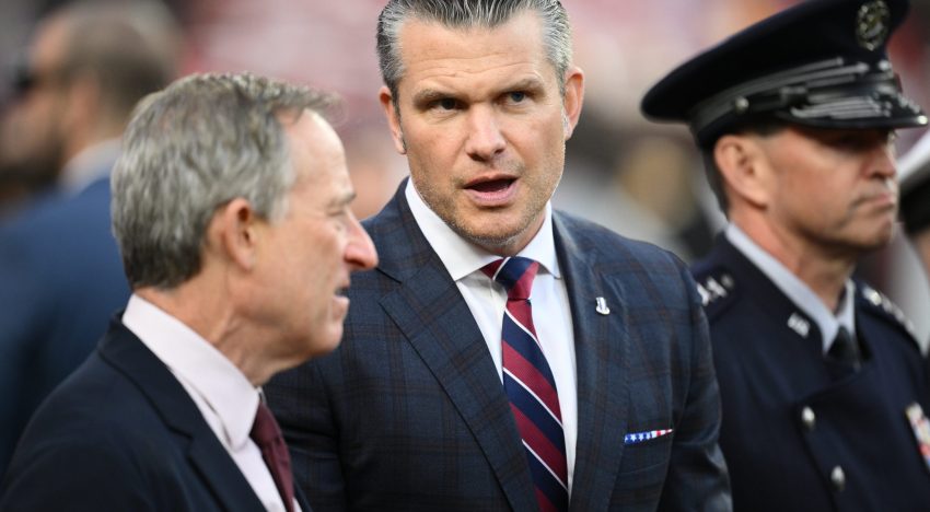 Las cuestionadas tácticas de Hegseth en Venezuela se convierten en un problema para Trump