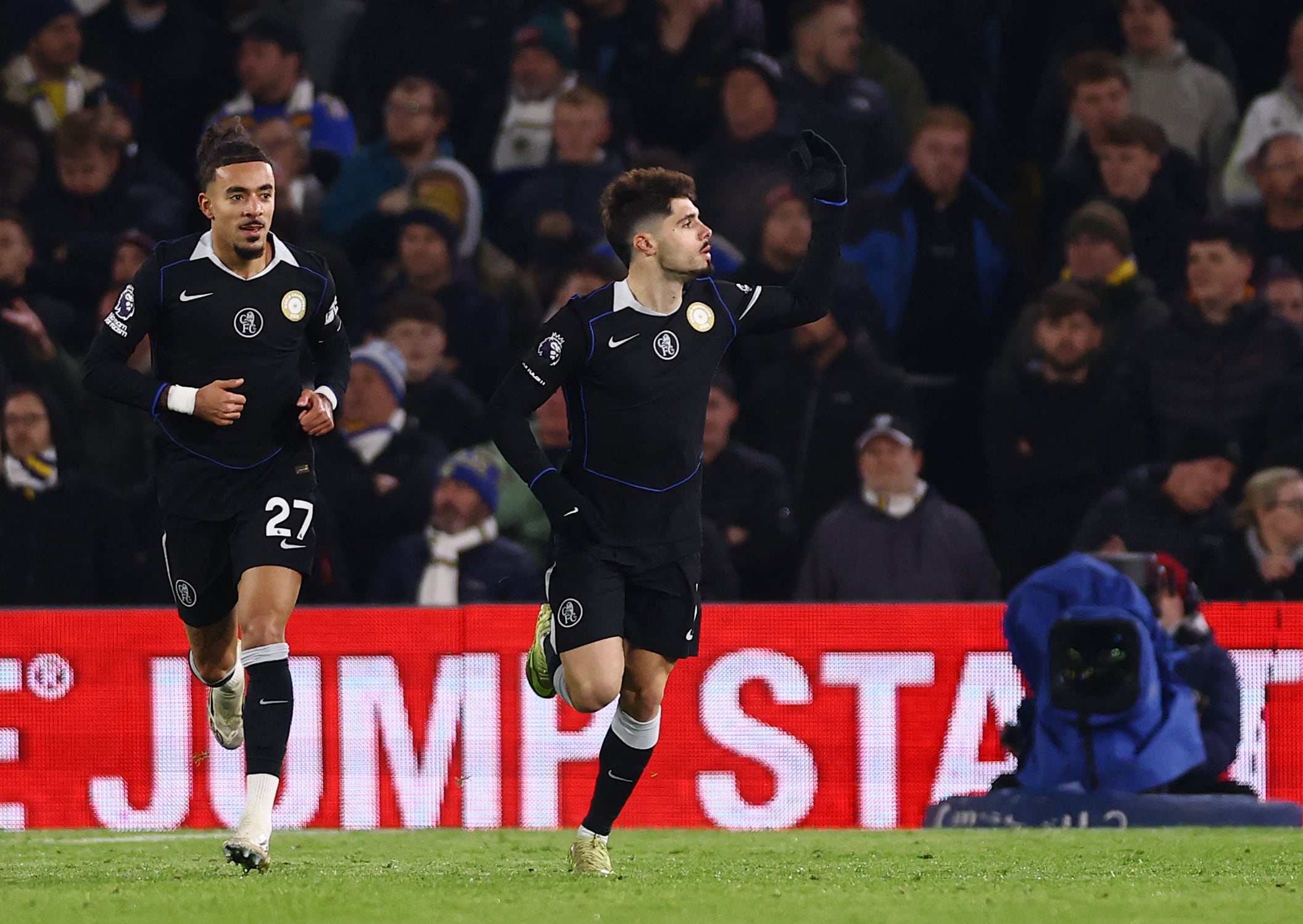 Leeds vs Chelsea por la fecha 14 de la Premier League del 2025.