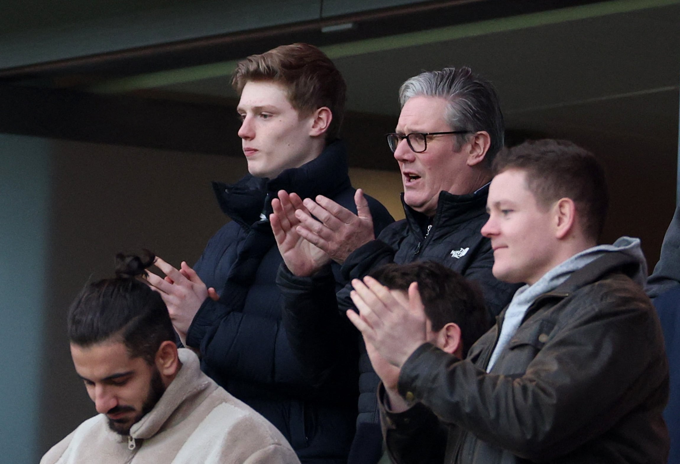 Arsenal vs Brighton por la fecha 18 de la Premier League del 2025.