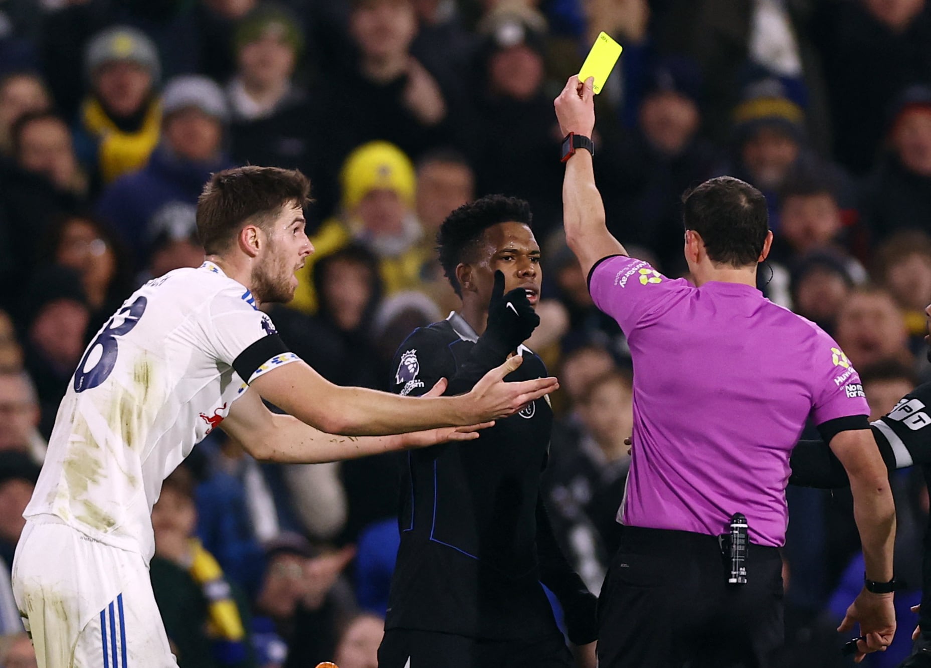 Leeds vs Chelsea por la fecha 14 de la Premier League del 2025.