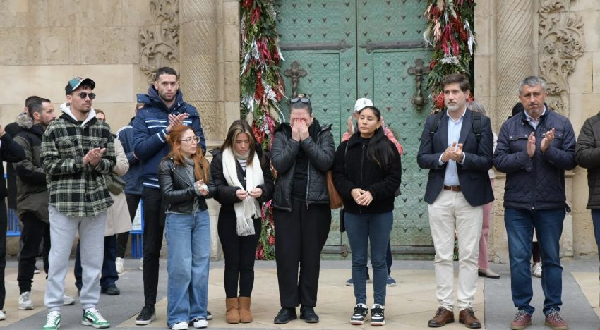 El conmovedor homenaje de la comunidad de Alicante a la argentina asesinada por su expareja
