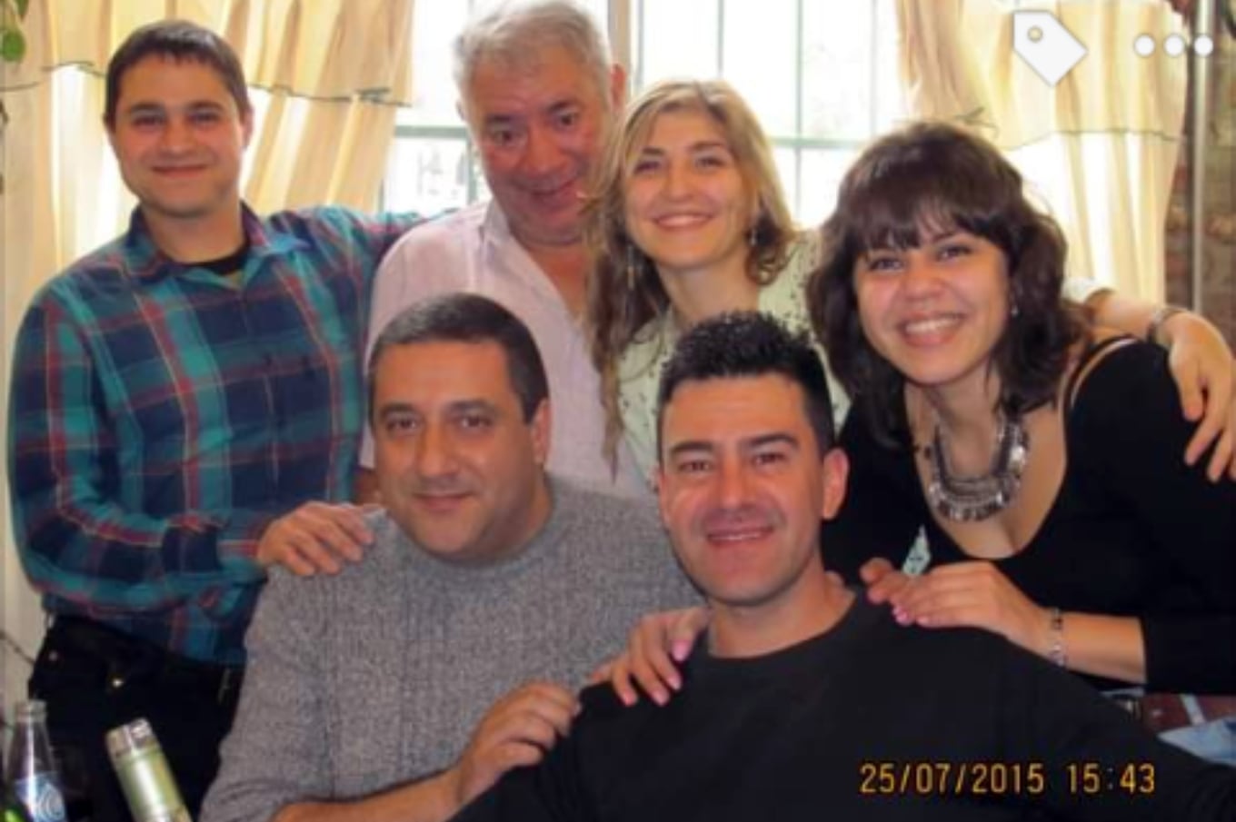 Emil, junto a sus compañeros de la Cruz Roja Argentina.