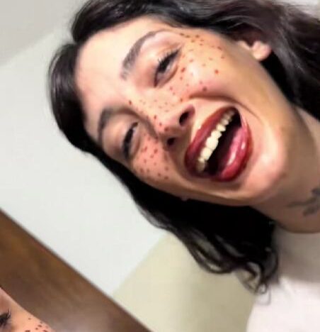 Dos amigas quisieron teñirse el pelo pero el resultado fue fatal: “La desesperación”