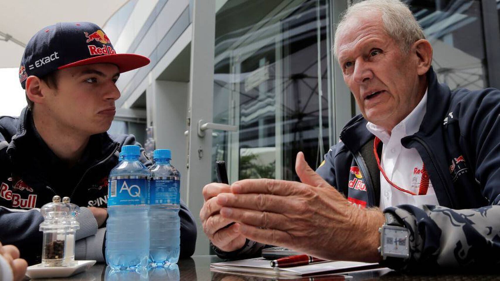 El retiro de Helmut Marko marca el cierre de un ciclo de más de dos décadas dentro de Red Bull. El expiloto nacido en Graz,impulsó carreras como las de Sebastian Vettel y Max Verstappen.. Foto: Reuters.