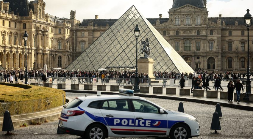 Una fuga de agua en el Museo del Louvre dañó cientos de libros del departamento de antigüedades egipcias