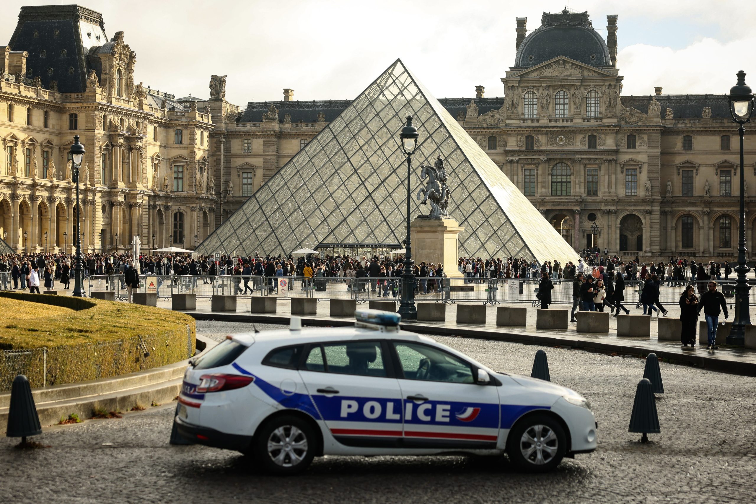 El Museo del Louvre en París el 26 de octubre del 2025
