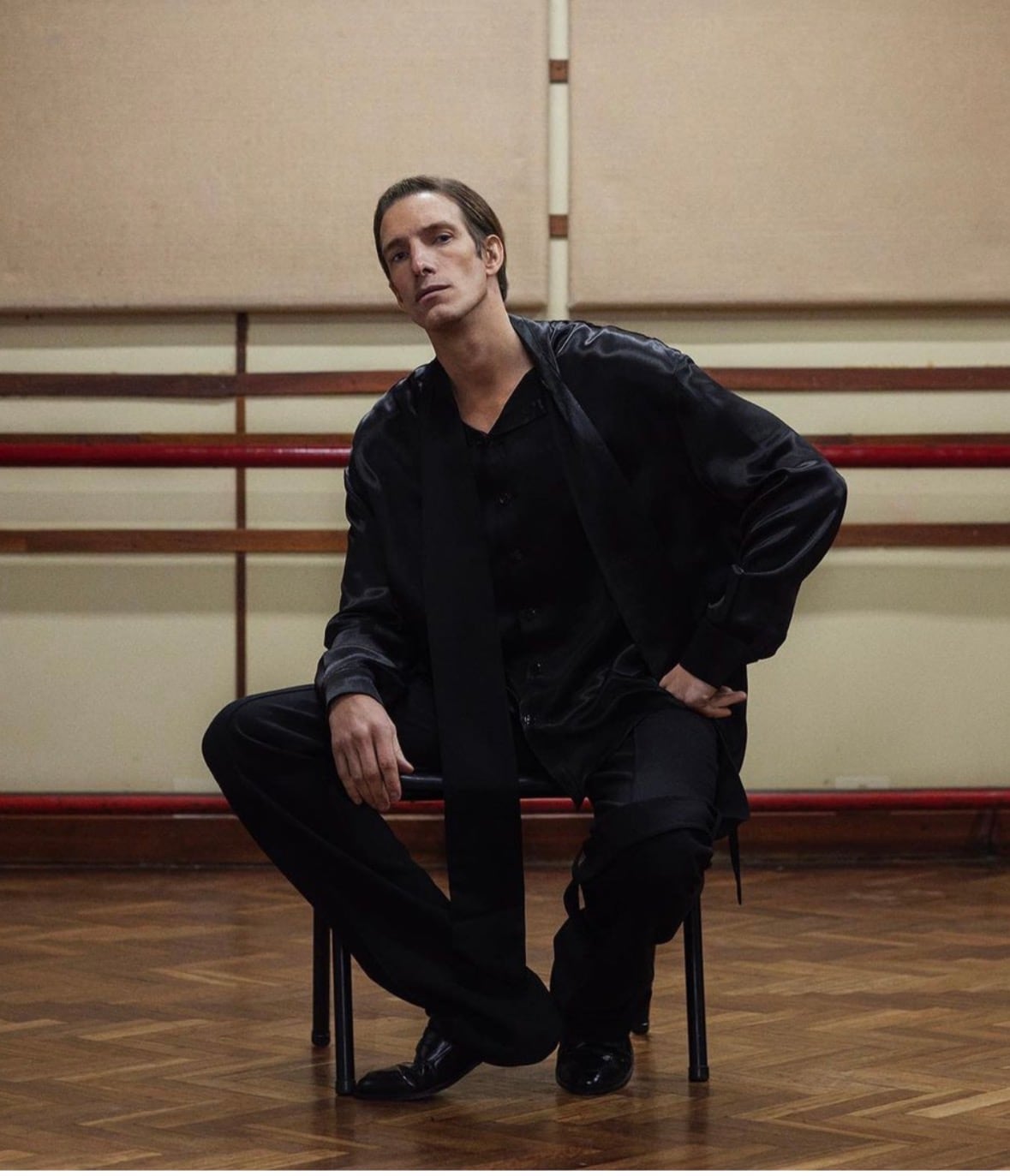 Iván de Pineda en CR Fashion Book, la reconocida publicación de moda internacional, con pantalón y camisa de Esquina.