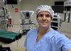 Es médico, una beca lo conectó con la tecnología y hoy opera con el robot más avanzado del país: “Las cirugías causan menos dolor”