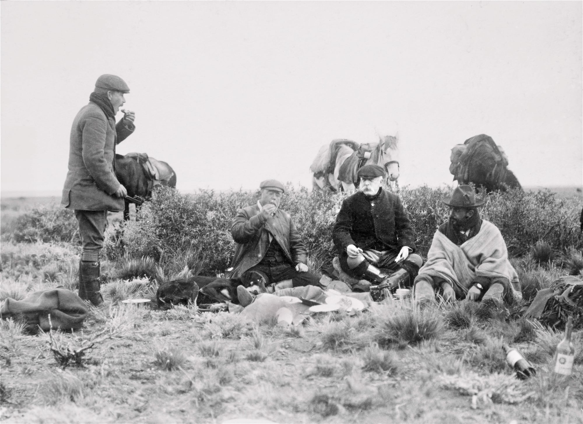 31 de mayo de 1902, cuando el Perito Moreno (sentado a la izq), cumplía 50 años.