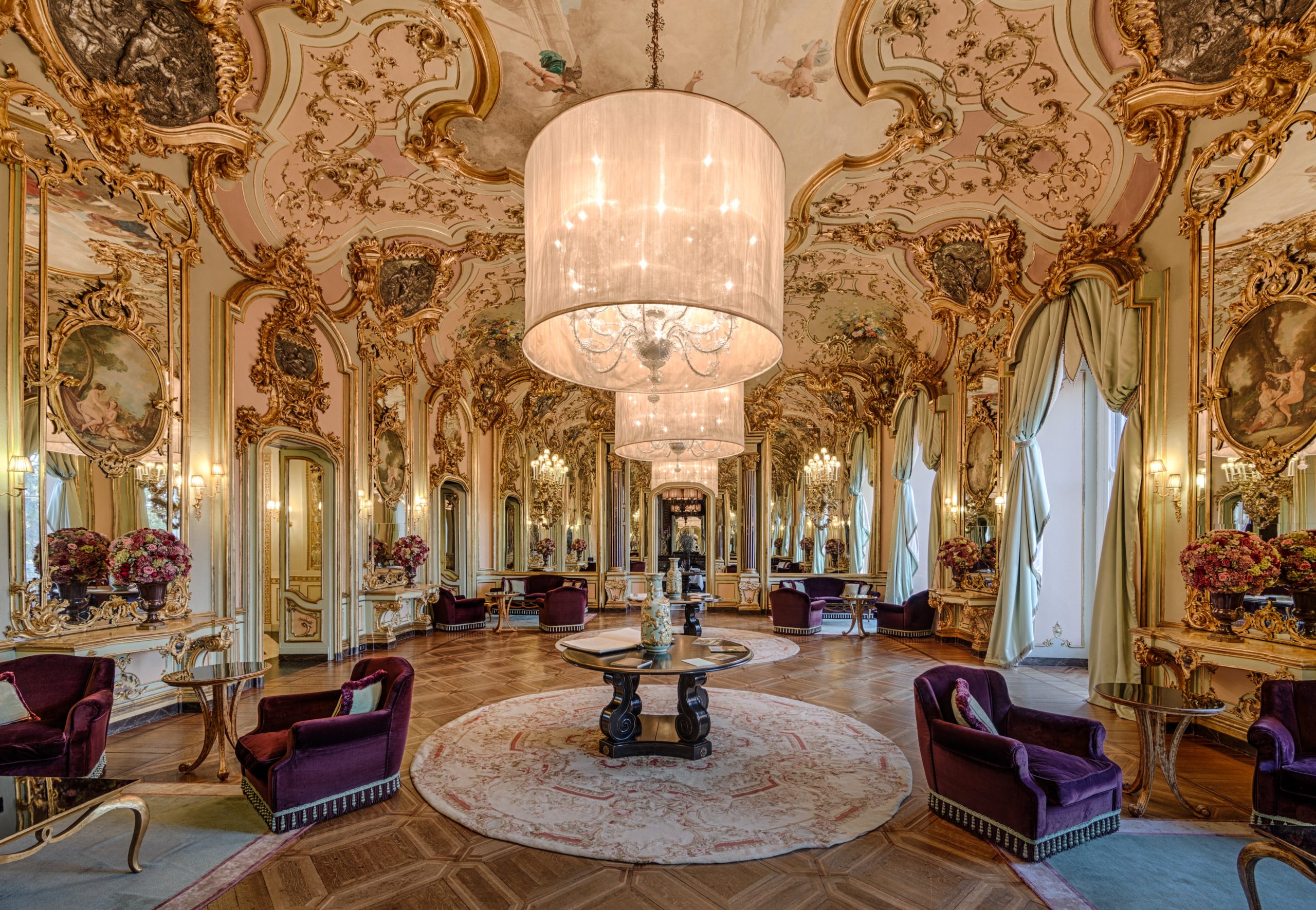 Lujo palaciego en el Salón de los Espejos de Villa Cora, Florencia
