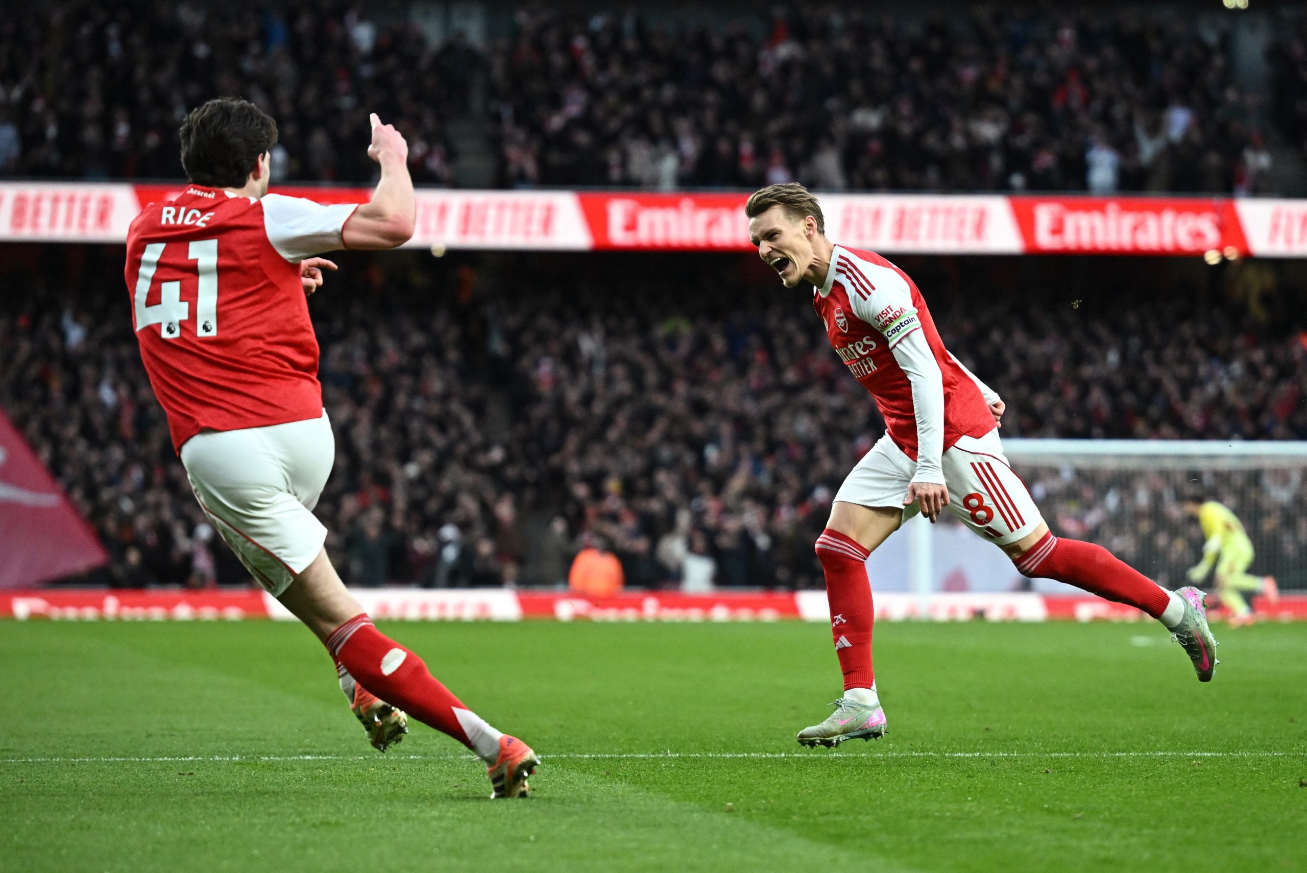 Arsenal vs Brighton por la fecha 18 de la Premier League del 2025.