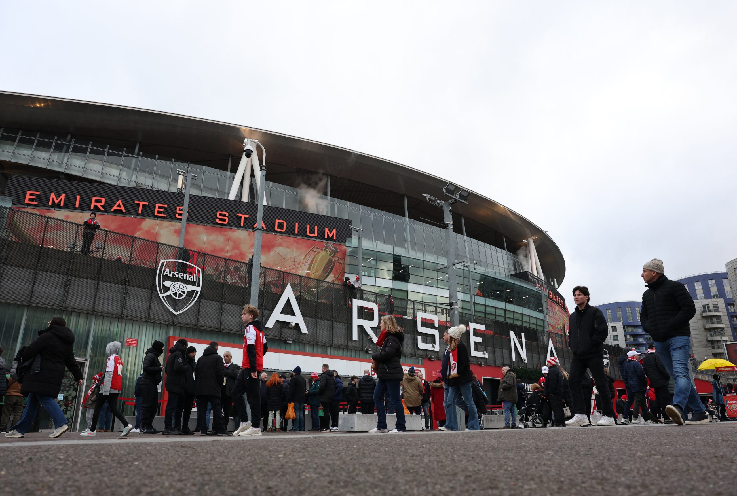 Arsenal vs Brighton por la fecha 18 de la Premier League del 2025.