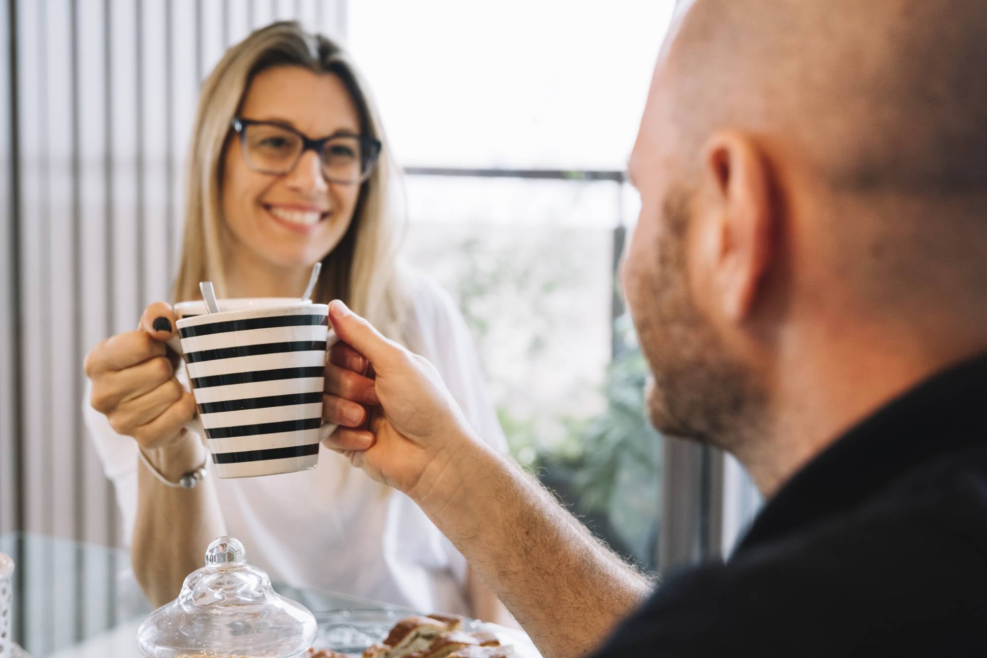 “Para entonces ya éramos muy amigos, o así lo sentíamos, nos contamos nuestra vida entera y yo realmente quería ayudarlo. Lo veía triste, apagado y, por lo que hago, podía darle una mano para estar mejor”.