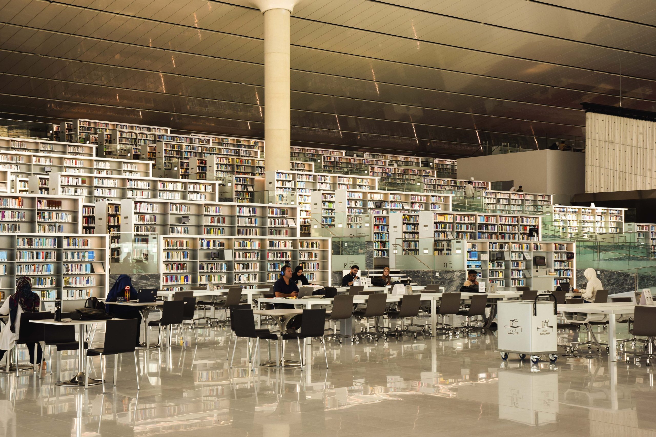 La Biblioteca Nacional de Qatar alberga más de un millón de libros y todos están a la vista
