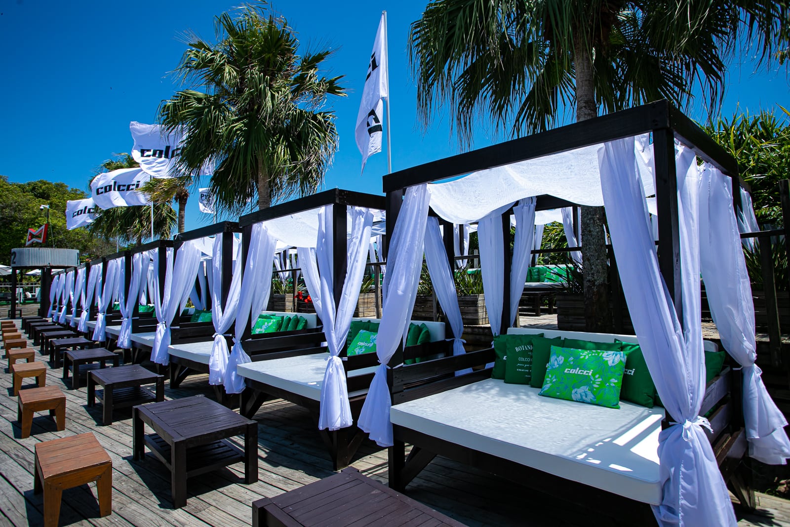 Los servicios de playa que ofrece Parador 12 de Jureré, Florianópolis