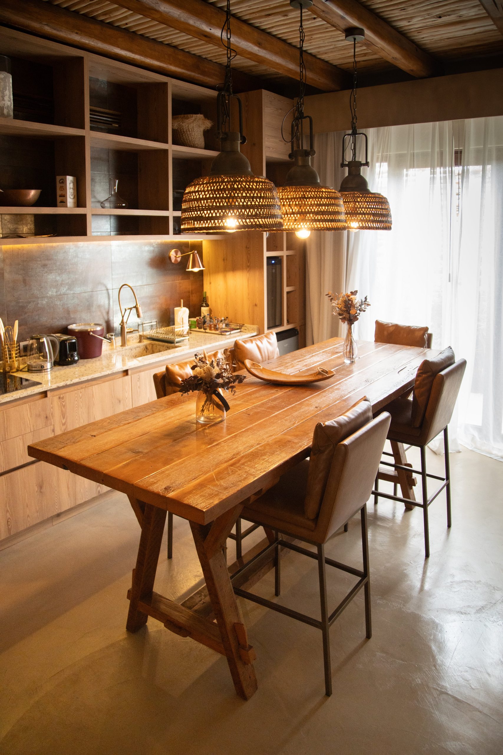 Algunas habitaciones incluyen cocina completa con comedor, ideal para los que prefieren cocinar y hacer estadía independiente