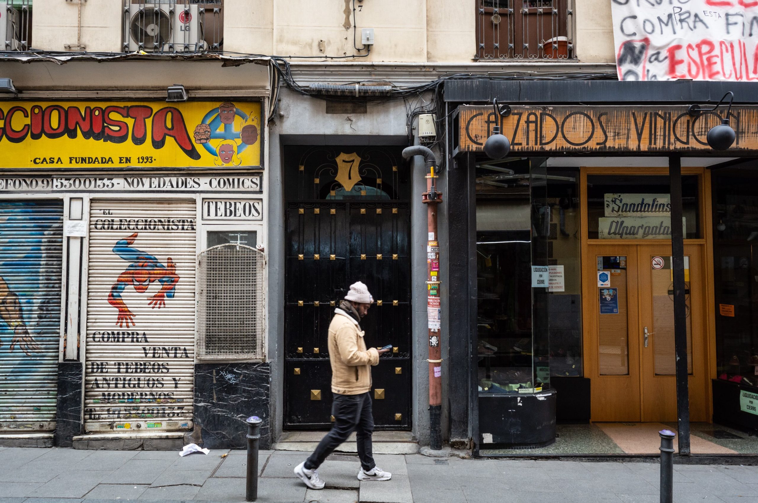 Los vecinos del edificio situado en la calle del Tribulete, 7, en el barrio Lavapiés (Madrid), se enfrentan a la cancelación de su contrato tras la promesa de compra de Elix.