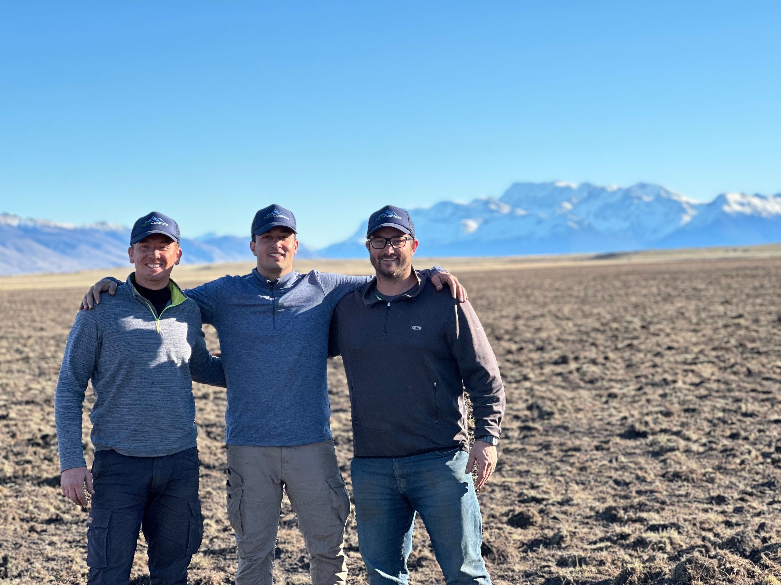 Nicolás Zuber, Tomás Ciurlanti y Ricardo Coggiola, de AgroCalafate en la Estancia Alice, en El Calafate, Santa Cruz