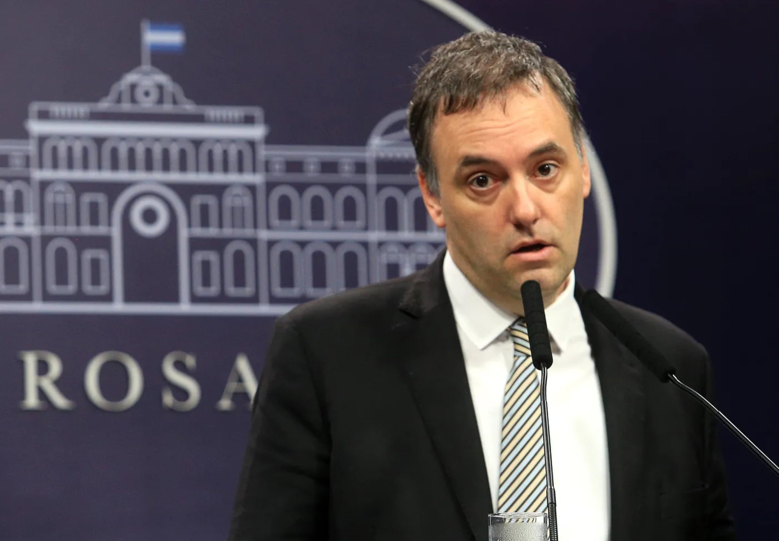 Manuel Adorni fue el encargado de firmar la resolución que determinó el establecimiento de los tres días no laborables con fines turísticos de 2026