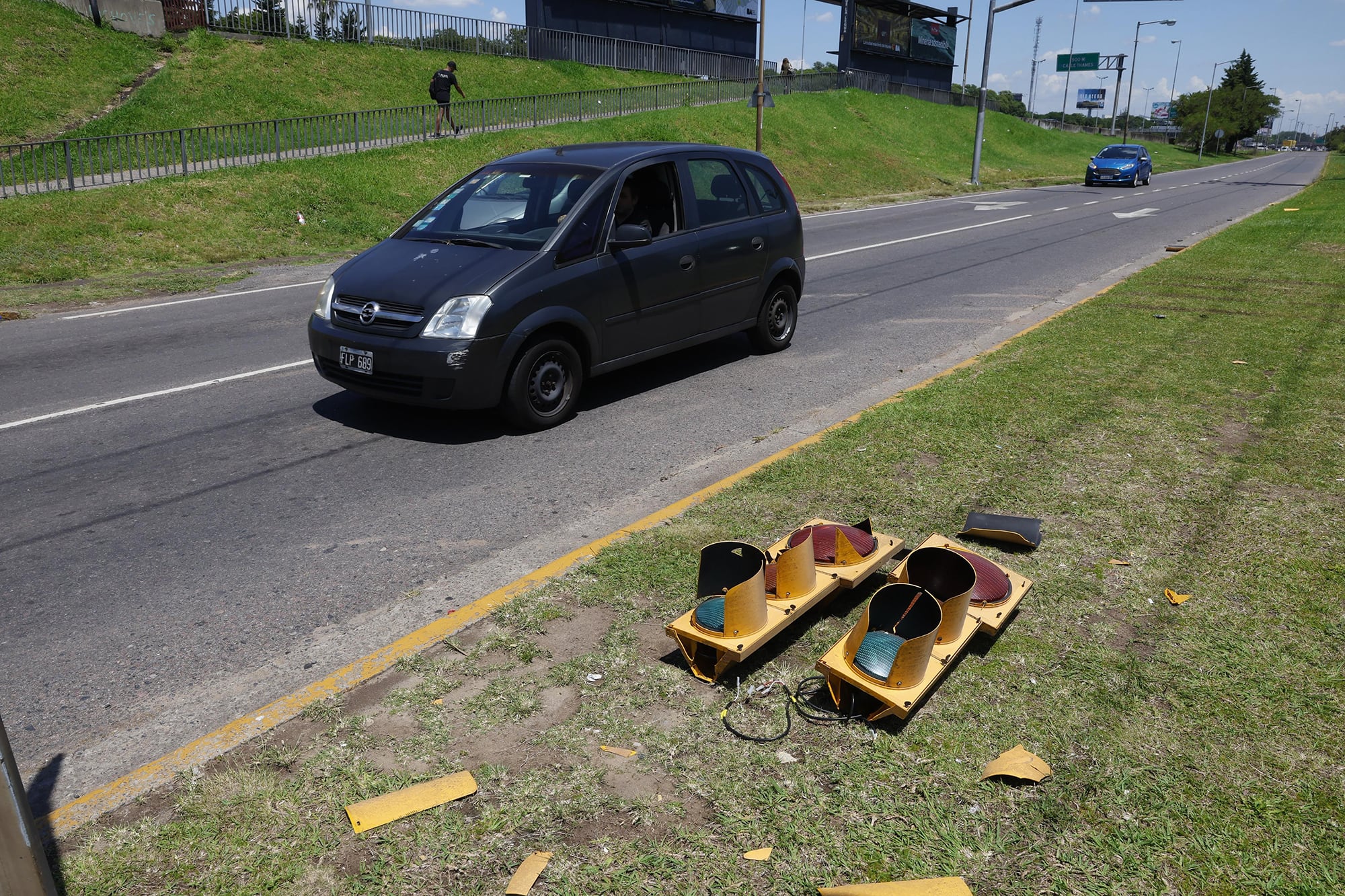 En San Isidro hubo 8 árboles caídos y alrededor de 17 ramas caídas de distinto porte; el sistema de semáforos ya funciona, aunque hubo varios daños