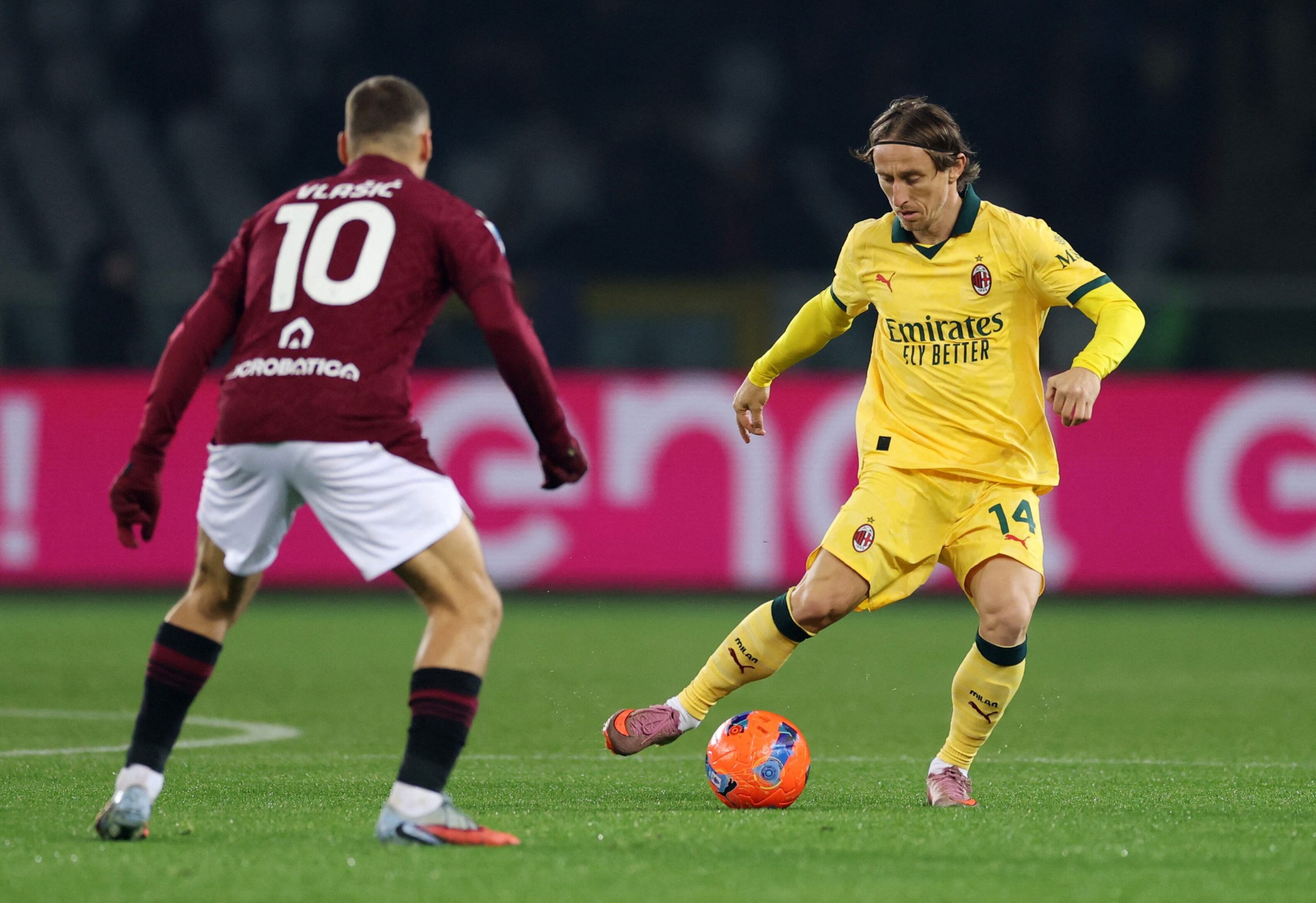 Torino vs Milan por la fecha 14 de la Serie A de Italia del 2025.