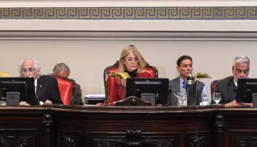 Mientras Kicillof impulsa las reelecciones indefinidas, LLA redobla la ofensiva por la Boleta Única de Papel